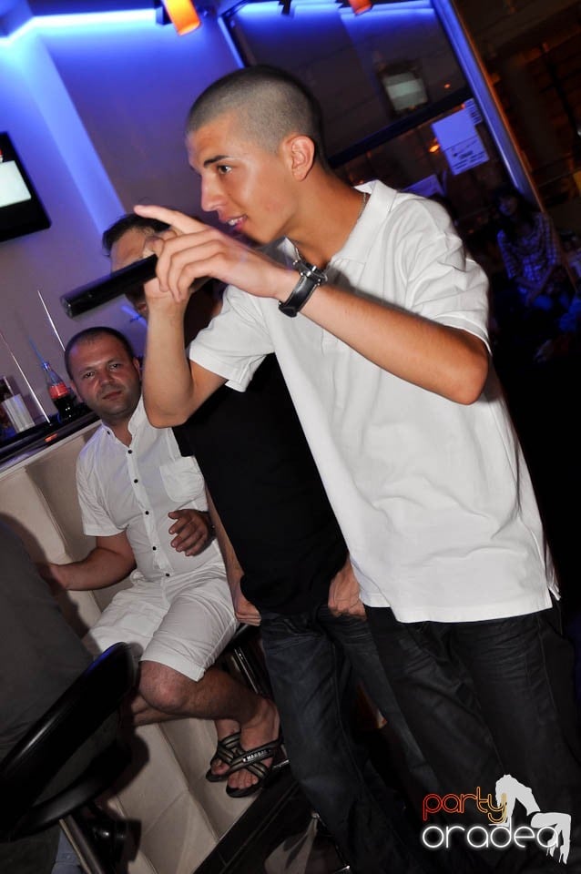 Karaoke Party în Blondy's Art Café, 