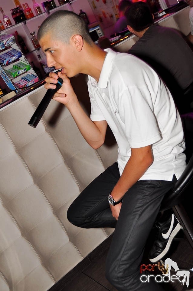 Karaoke Party în Blondy's Art Café, 