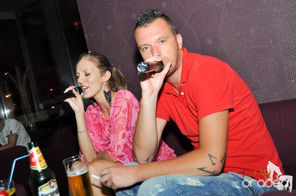 Karaoke Party în Blondy's Art Café,