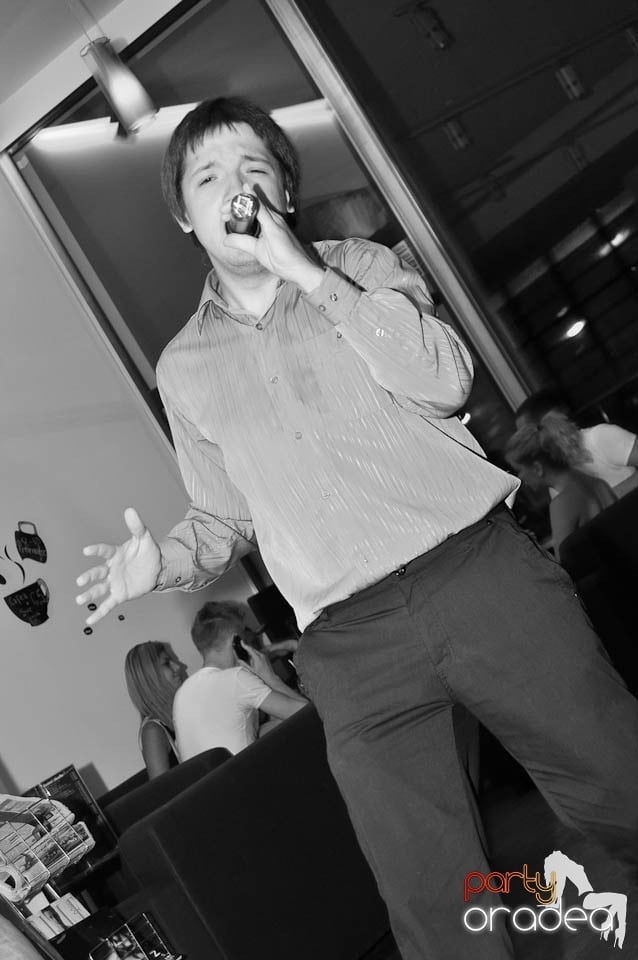 Karaoke Party în Blondy's Art Café,