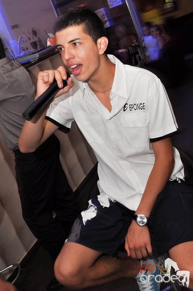 Karaoke Party în Blondy's Art Café,