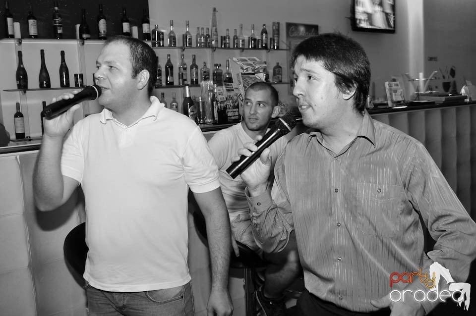 Karaoke Party în Blondy's Art Café, 