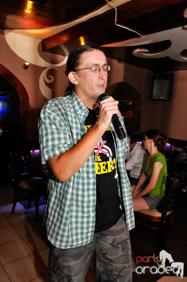 Karaoke Party în Chanson Café, 