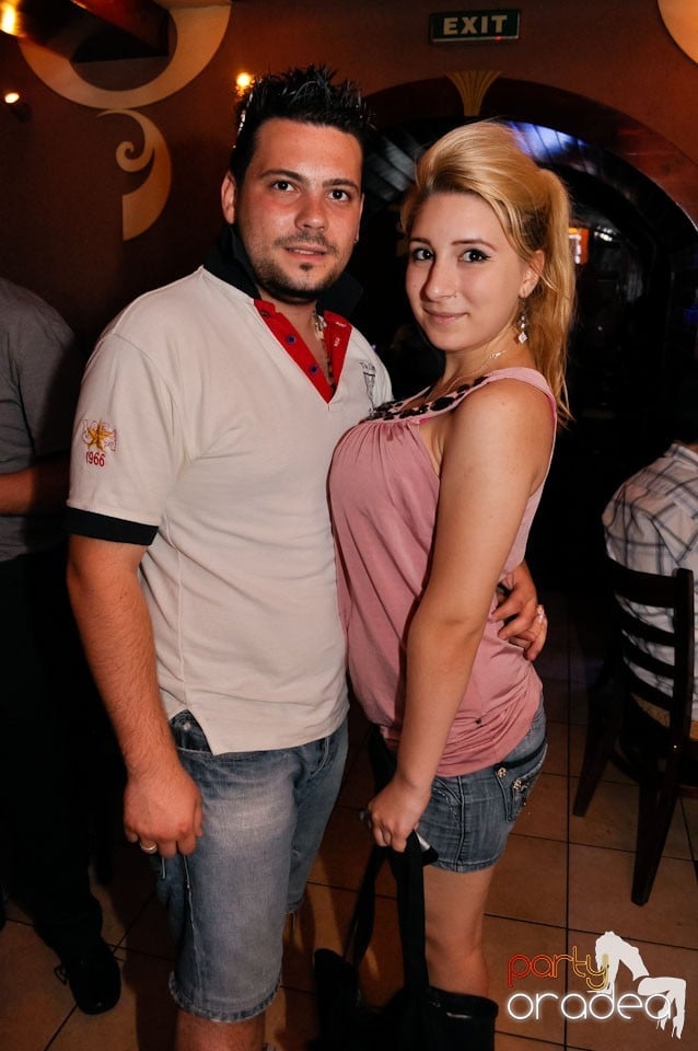 Karaoke Party în Chanson Café, 