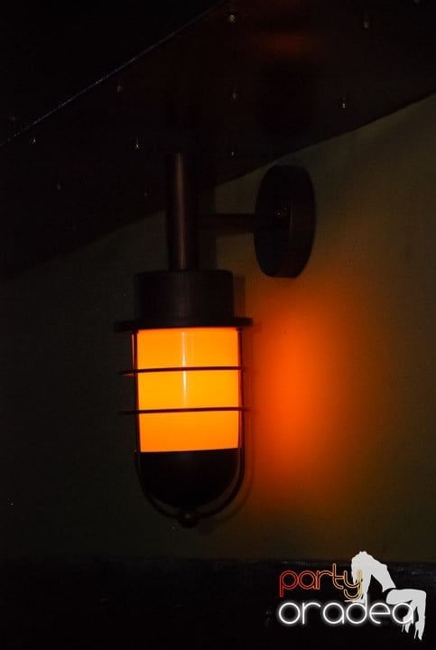 La adâncime în club Yellow, 