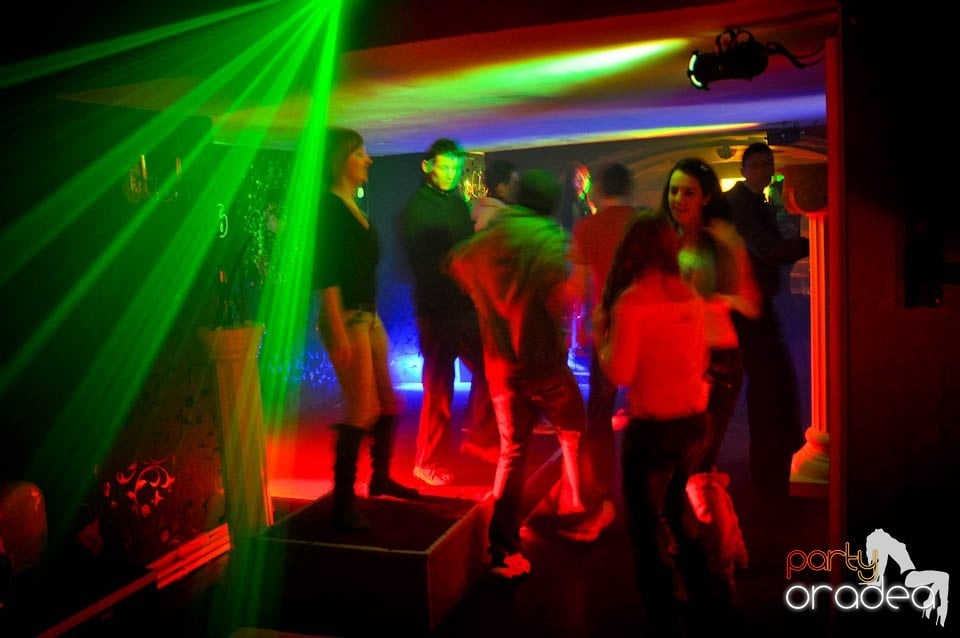 Ladies Jeans Night în Atti's, 