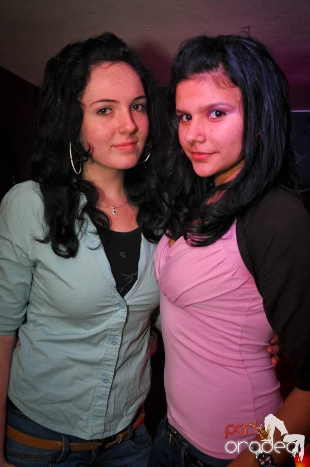 Ladies Jeans Night în Atti's, 