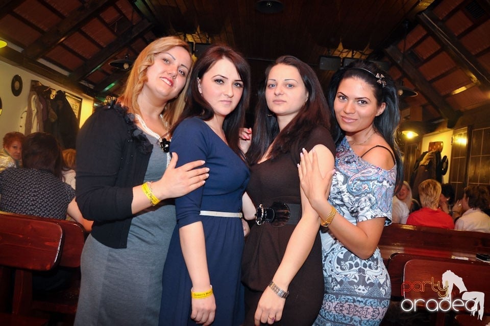 Ladies Night în Queen's, Queen's Music Pub