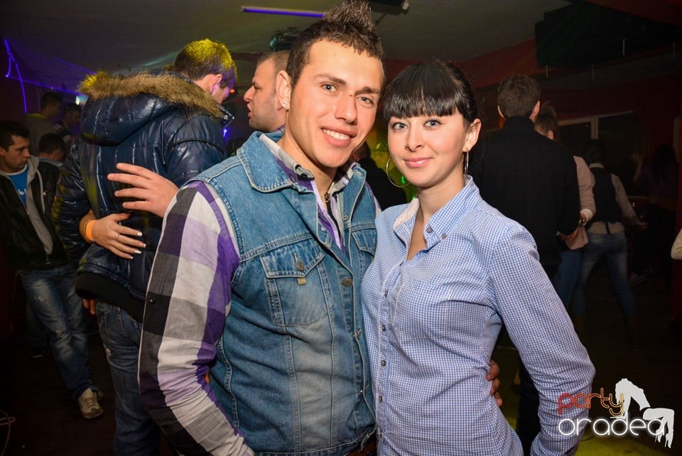 Ladies Saturday Night Fever, Royal Party House
