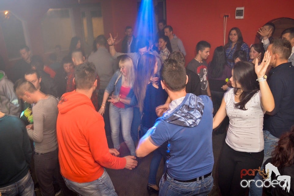 Ladies Saturday Night Fever, Royal Party House