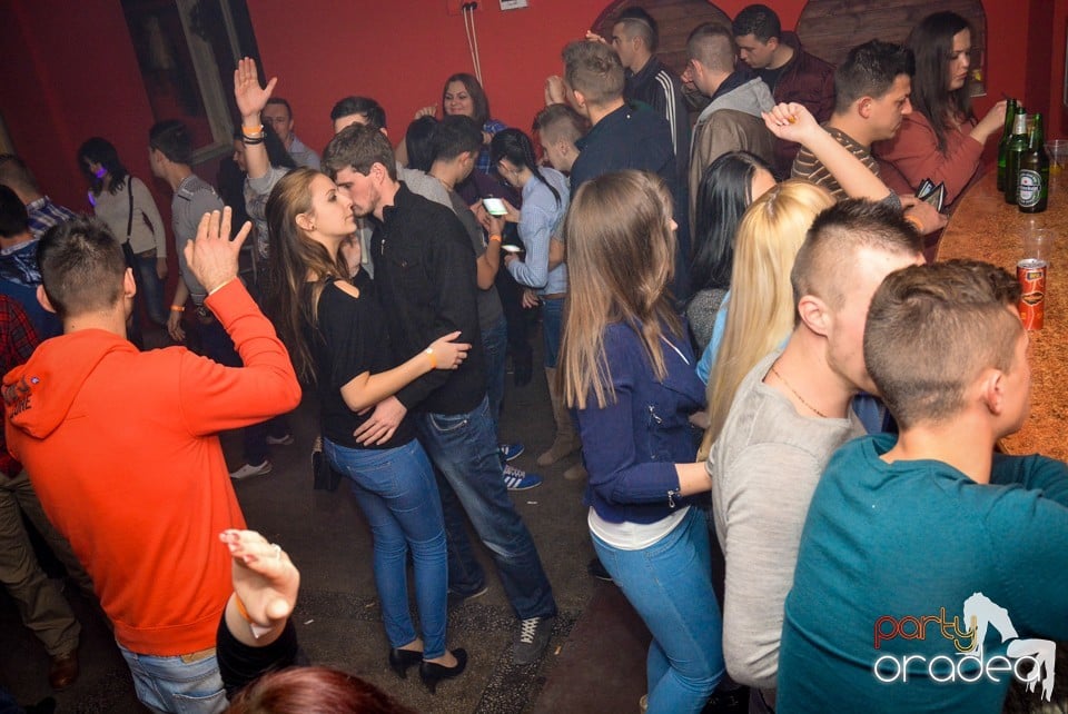 Ladies Saturday Night Fever, Royal Party House