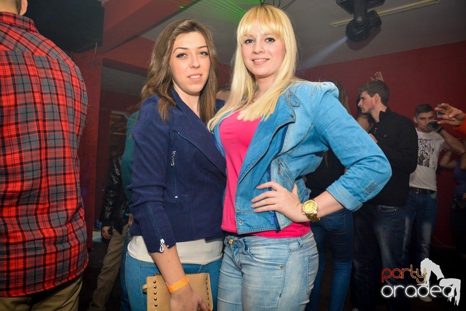 Ladies Saturday Night Fever, Royal Party House
