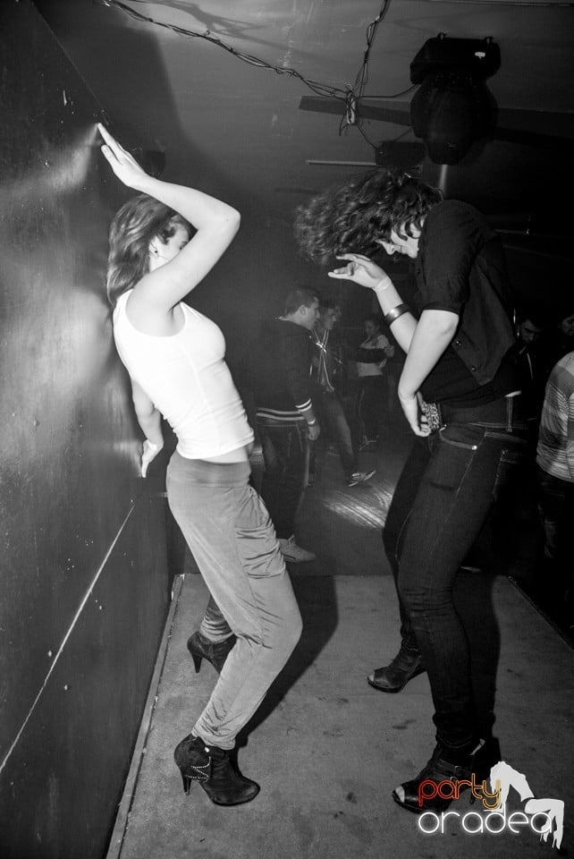 Ladies Saturday Night Fever, Royal Party House