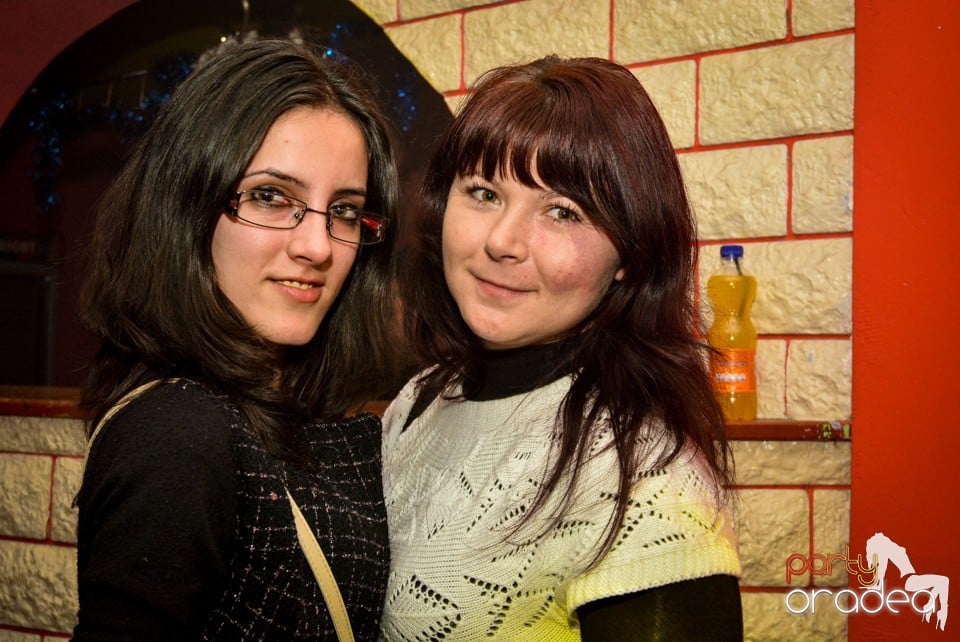 Ladies Saturday Night Fever, Royal Party House