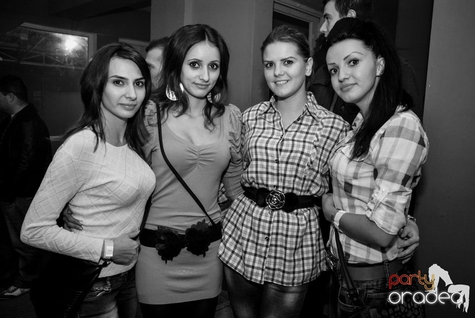 Ladies Saturday Night Fever, Royal Party House
