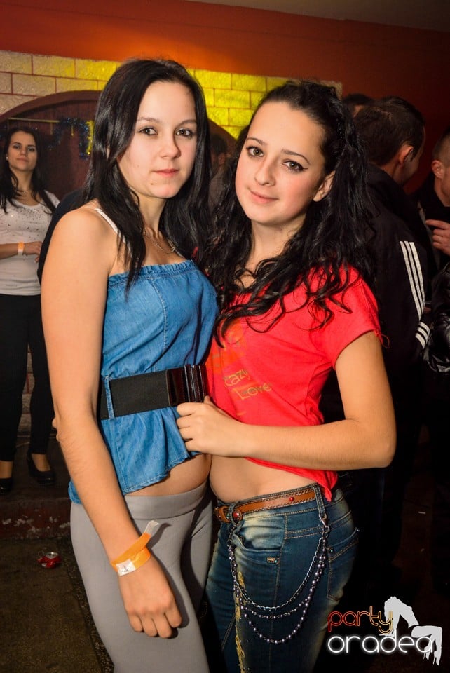 Ladies Saturday Night Fever, Royal Party House