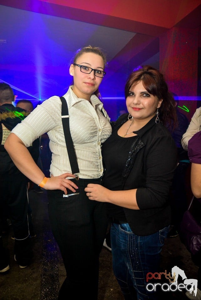 Ladies Saturday Night Fever, Royal Party House