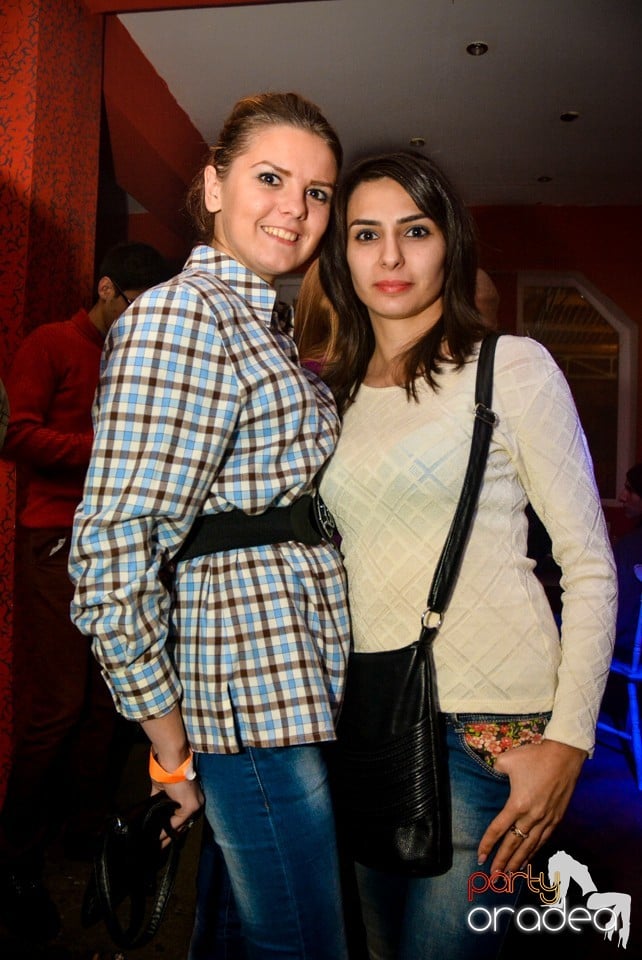 Ladies Saturday Night Fever, Royal Party House