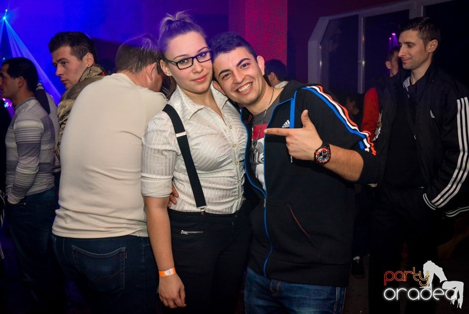 Ladies Saturday Night Fever, Royal Party House