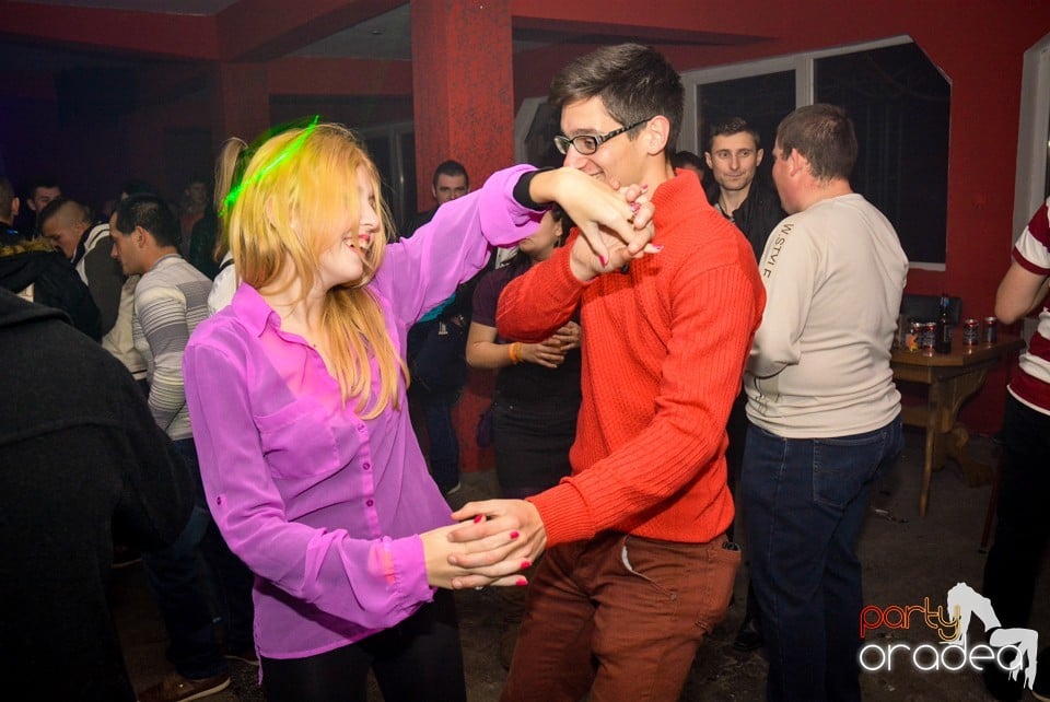Ladies Saturday Night Fever, Royal Party House