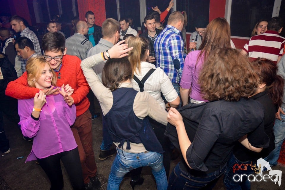 Ladies Saturday Night Fever, Royal Party House