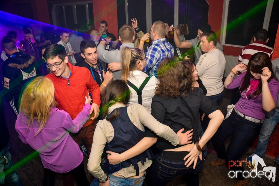 Ladies Saturday Night Fever, Royal Party House