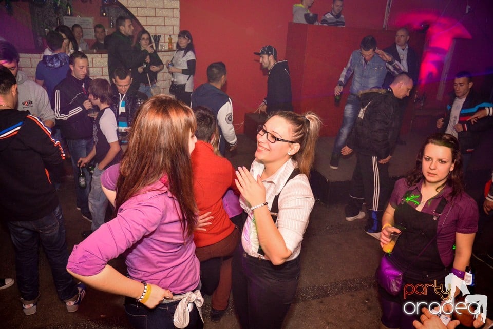 Ladies Saturday Night Fever, Royal Party House