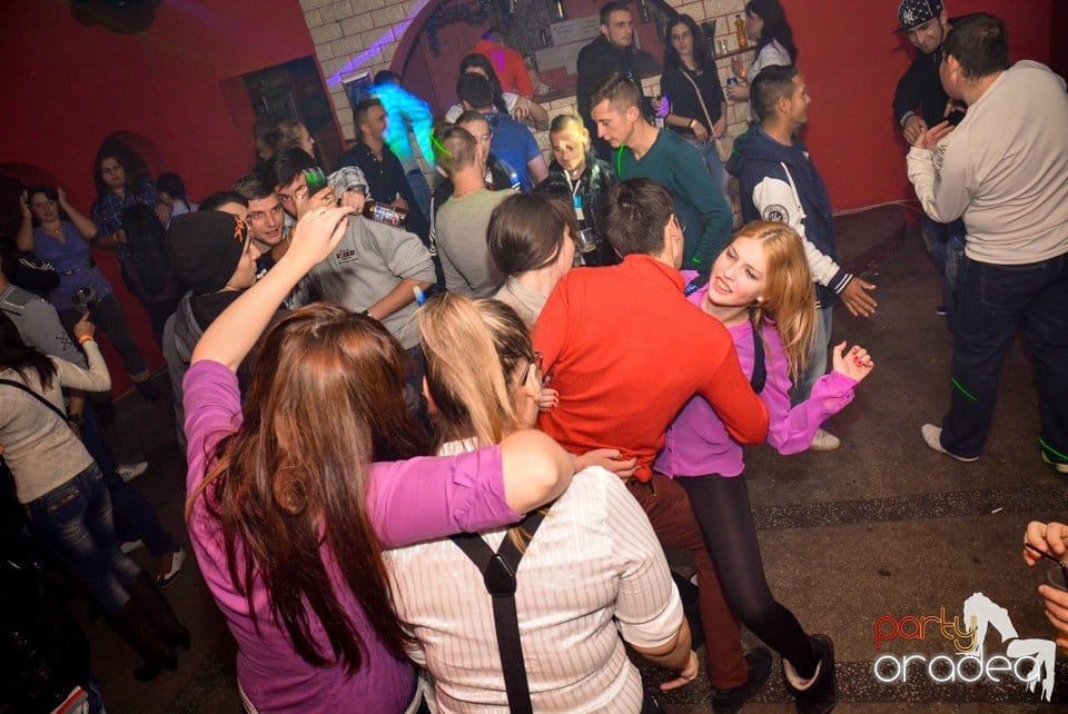 Ladies Saturday Night Fever, Royal Party House