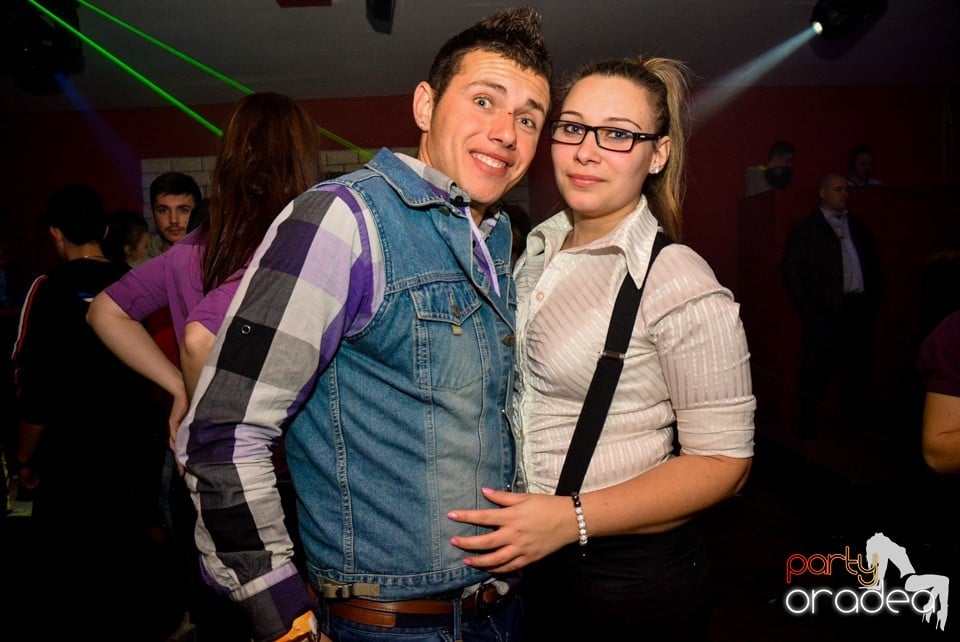 Ladies Saturday Night Fever, Royal Party House