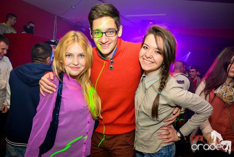 Ladies Saturday Night Fever, Royal Party House