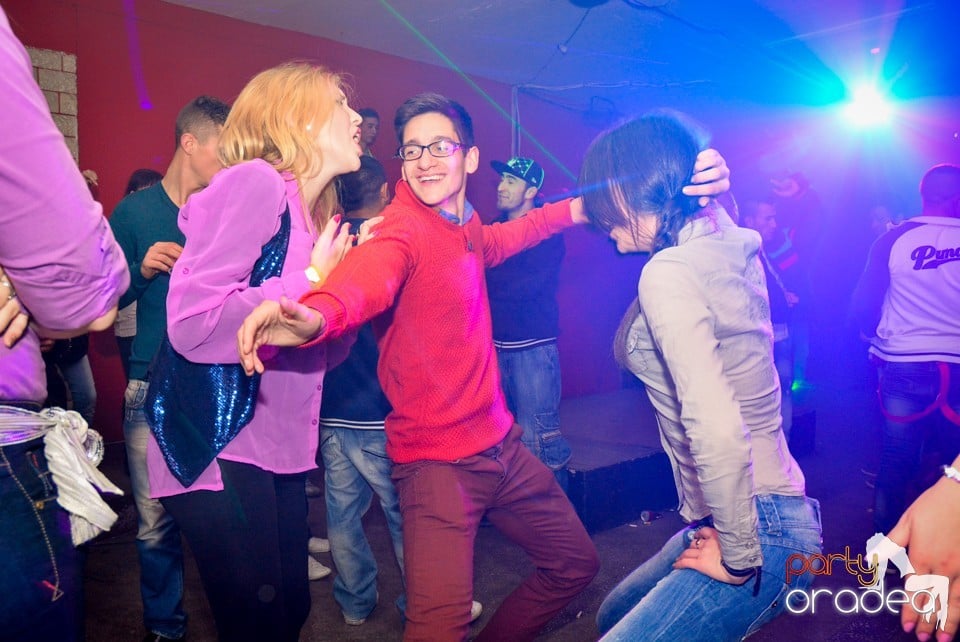 Ladies Saturday Night Fever, Royal Party House