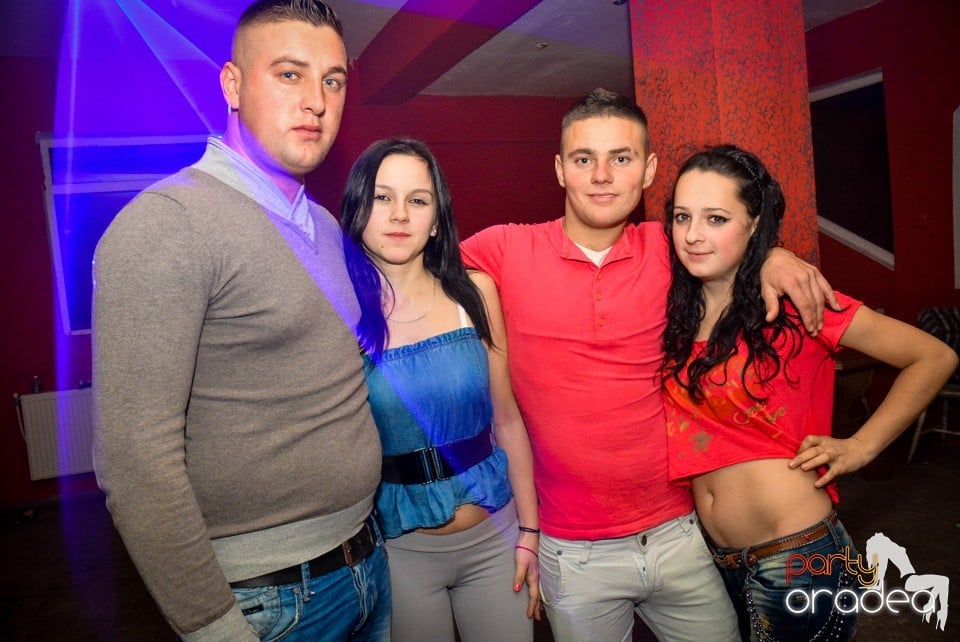 Ladies Saturday Night Fever, Royal Party House