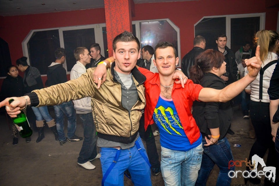 Ladies Saturday Night Fever, Royal Party House