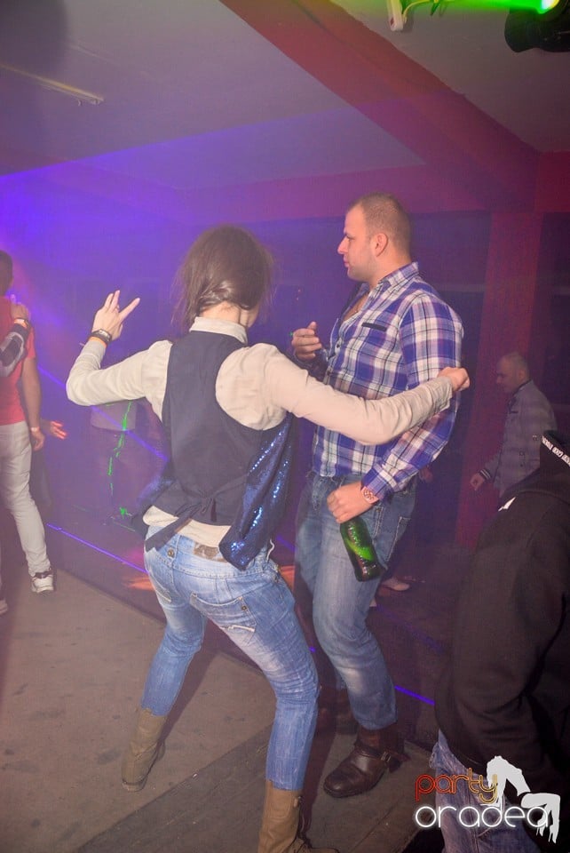 Ladies Saturday Night Fever, Royal Party House