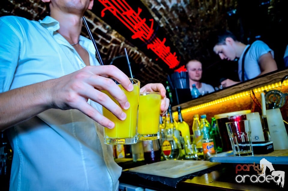 Lakodalmas-mulatos party, 