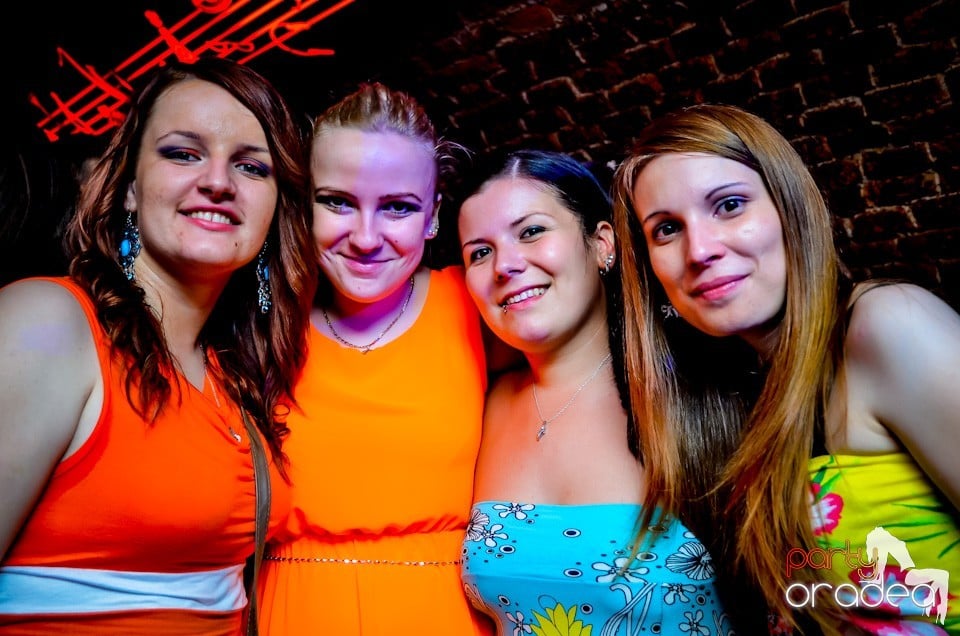 Lakodalmas-mulatos party, 