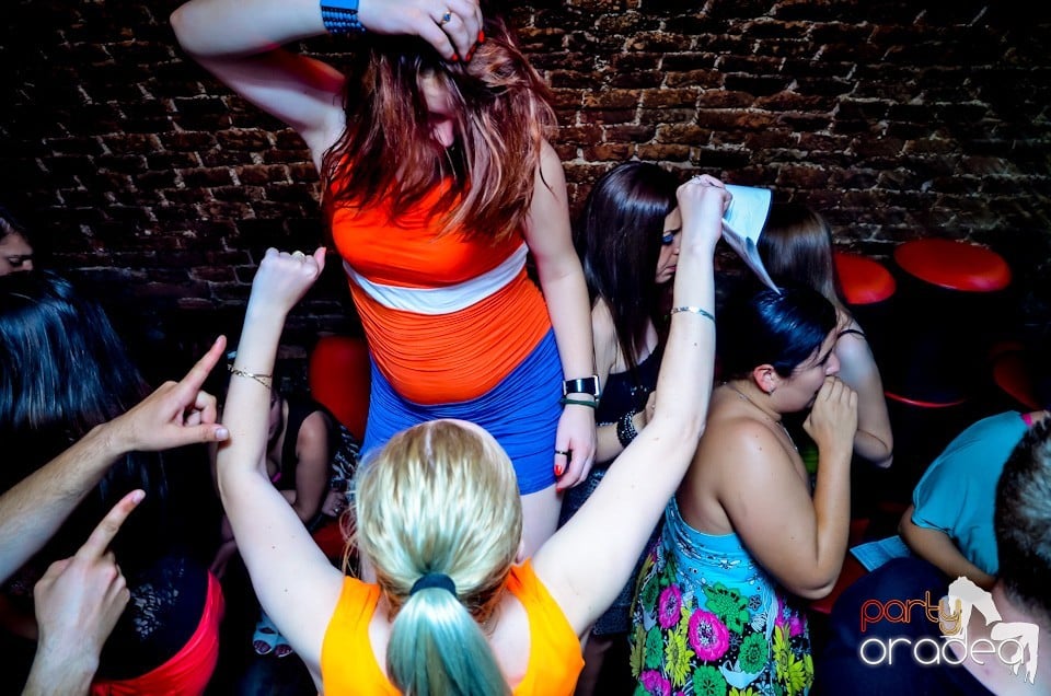 Lakodalmas-mulatos party, 