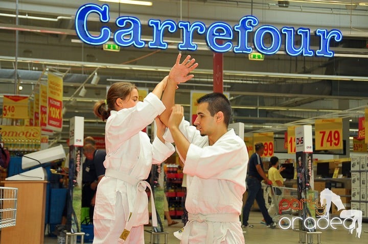 Lecţie de Aikido în Era Park, Era Shopping Park