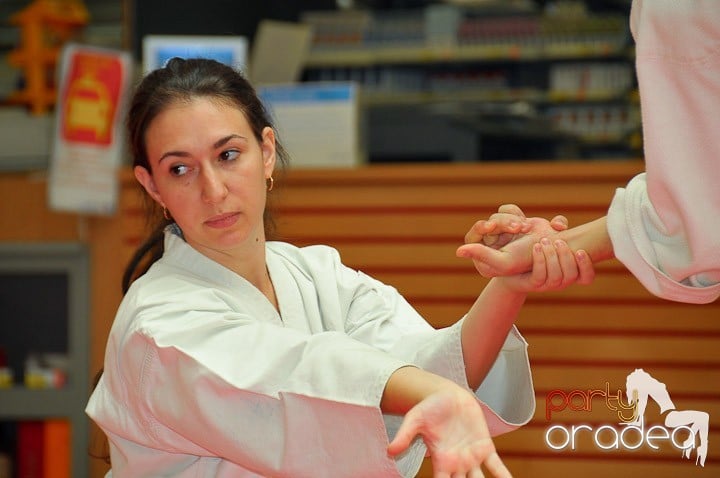 Lecţie de Aikido în Era Park, Era Shopping Park