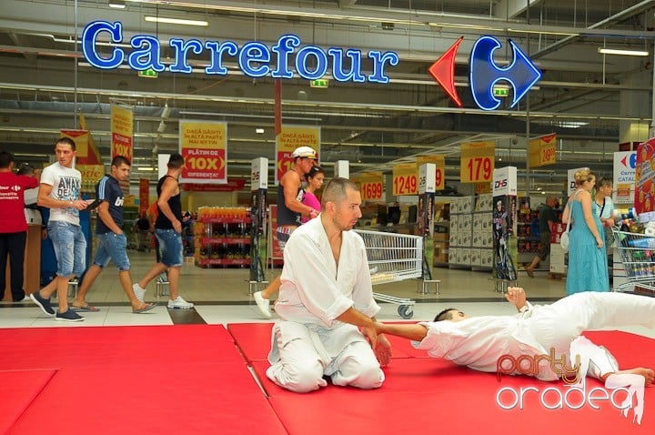 Lecţie de Aikido în Era Park, Era Shopping Park