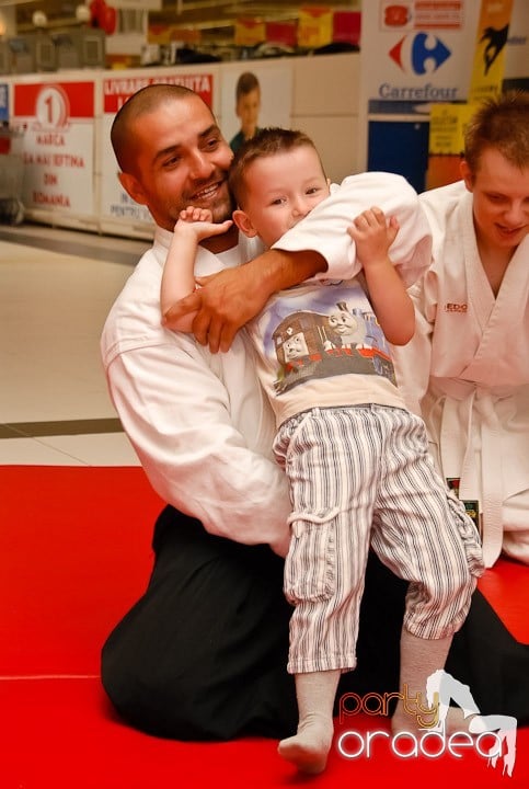 Lecţie de Aikido în Era Shopping Park, Era Shopping Park