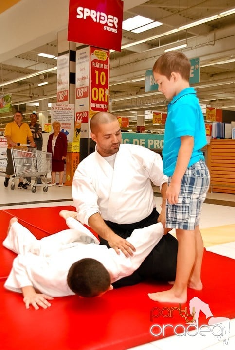 Lecţie de Aikido în Era Shopping Park, Era Shopping Park