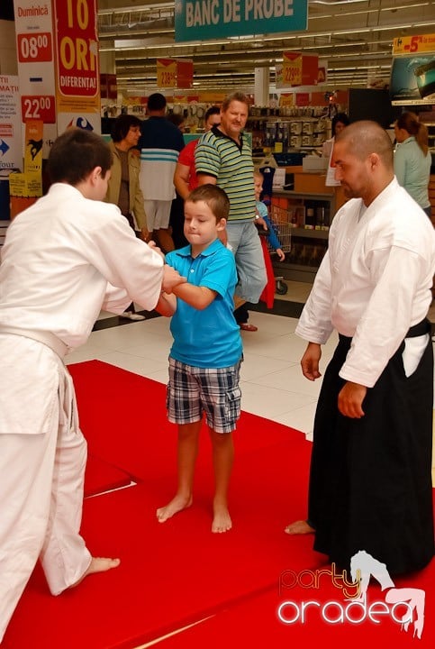 Lecţie de Aikido în Era Shopping Park, Era Shopping Park