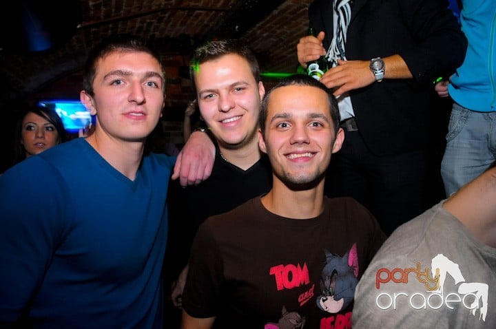 Let's party in Escape!, 