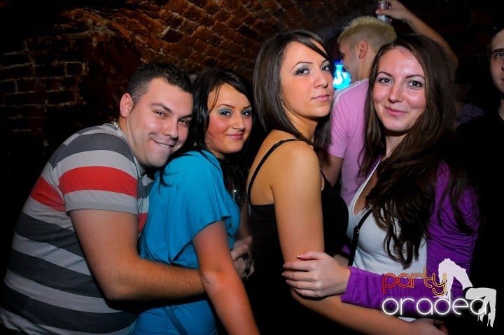 Let's party in Escape!, 