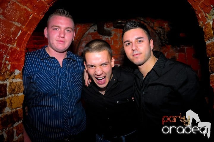 Let's party in Escape!, 