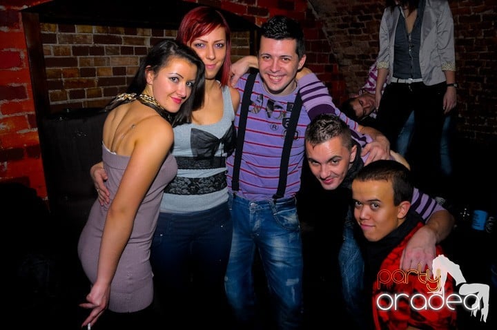 Let's party in Escape!, 