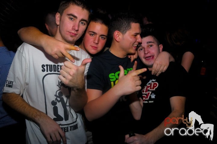 Let's party in Escape!, 