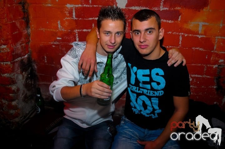 Let's party in Escape!, 