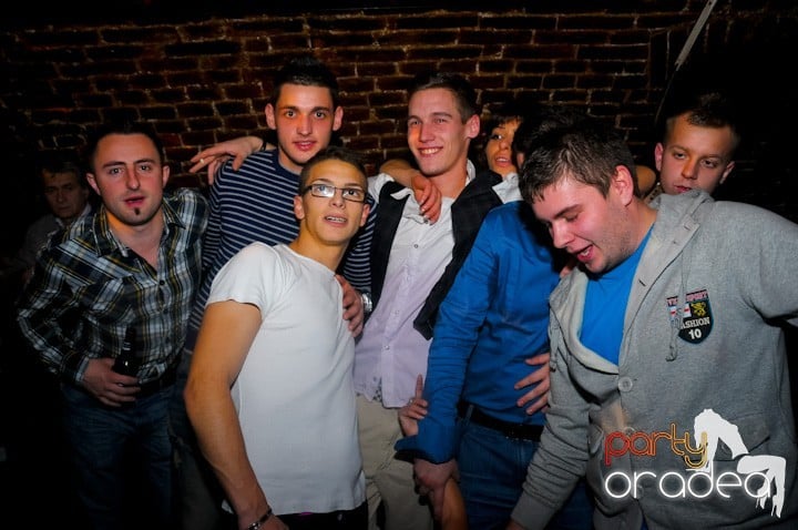 Let's party in Escape!, 